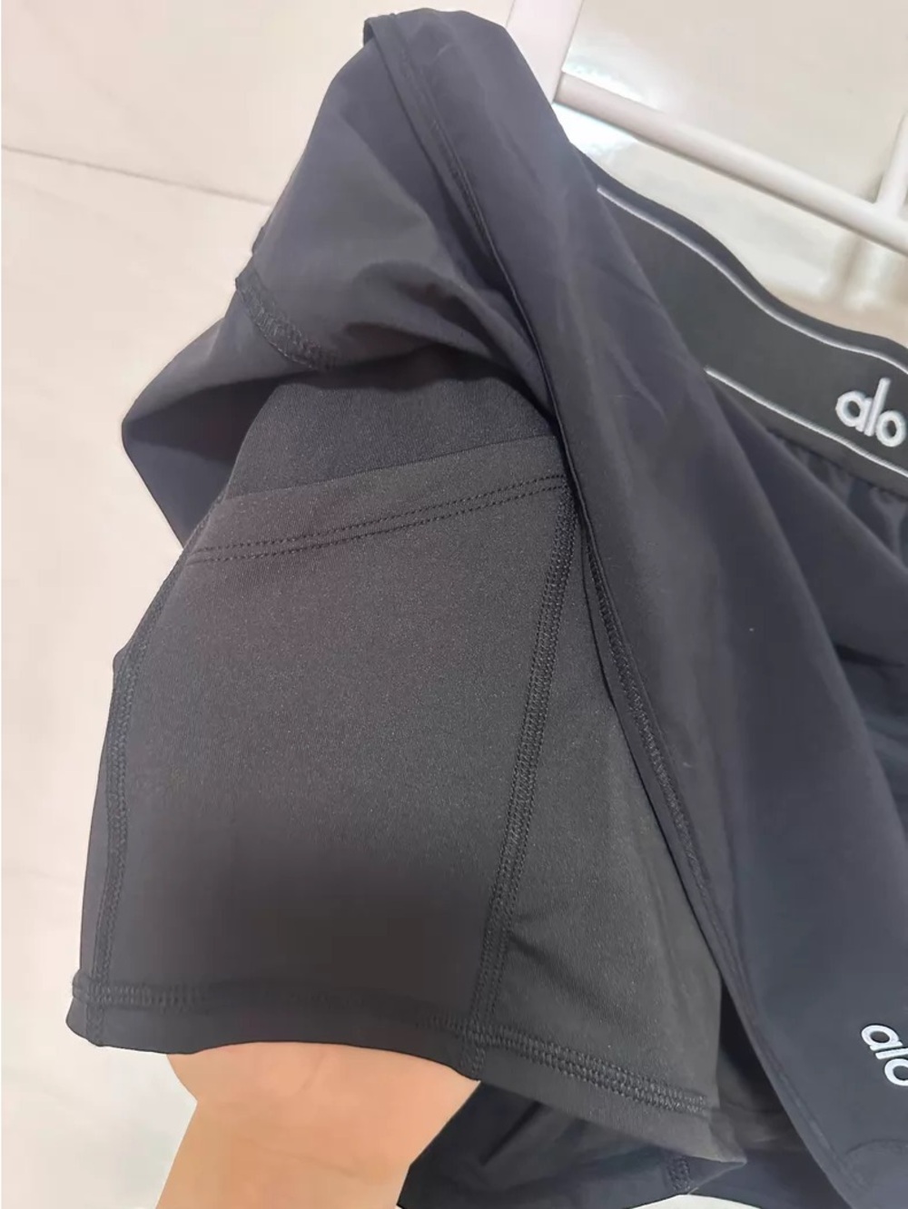 ALO Yoga Black Women's Athletic Skort with Built-In Brief - Picture 3 of 5
